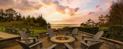 Firepit and outdoor area at Agate Beach Inn