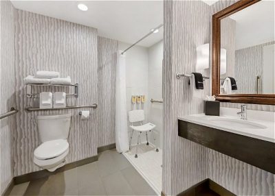 Double Queen Hillside - ADA - Roll In Shower (Pet Friendly) 3