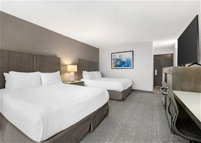 Double Queen Hillside - ADA - Roll In Shower (Pet Friendly) 2