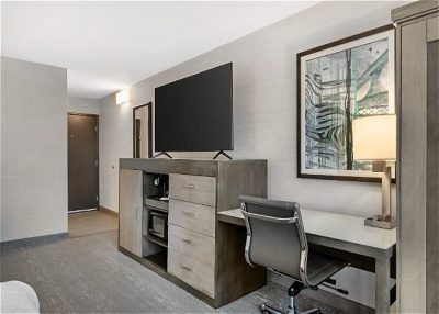 Double Queen Hillside - ADA - Roll In Shower (Pet Friendly) 1